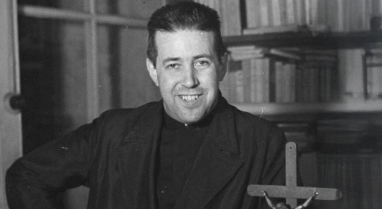 San Alberto Hurtado no inició las consagraciones nacionales al Sagrado Corazón de Jesús, pero aportó algo diferente y acaso igualmente importante: dio a aquella devoción una fuerza social capaz de convertir la consagración en conducta