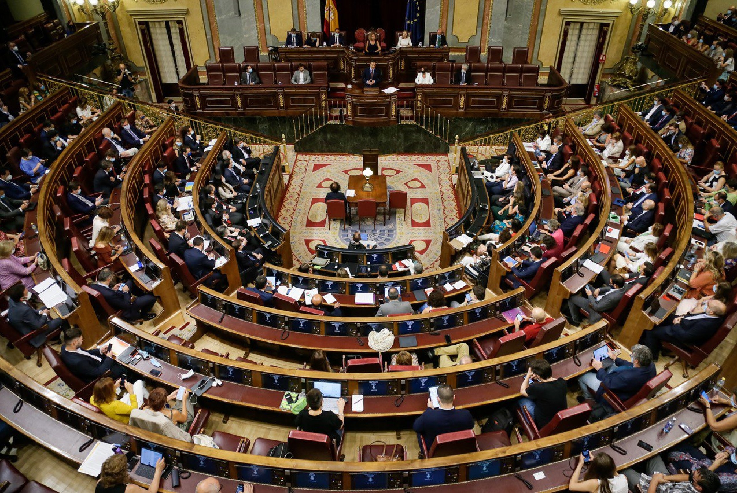 Los españoles creen que Sánchez quiere manipular el Congreso