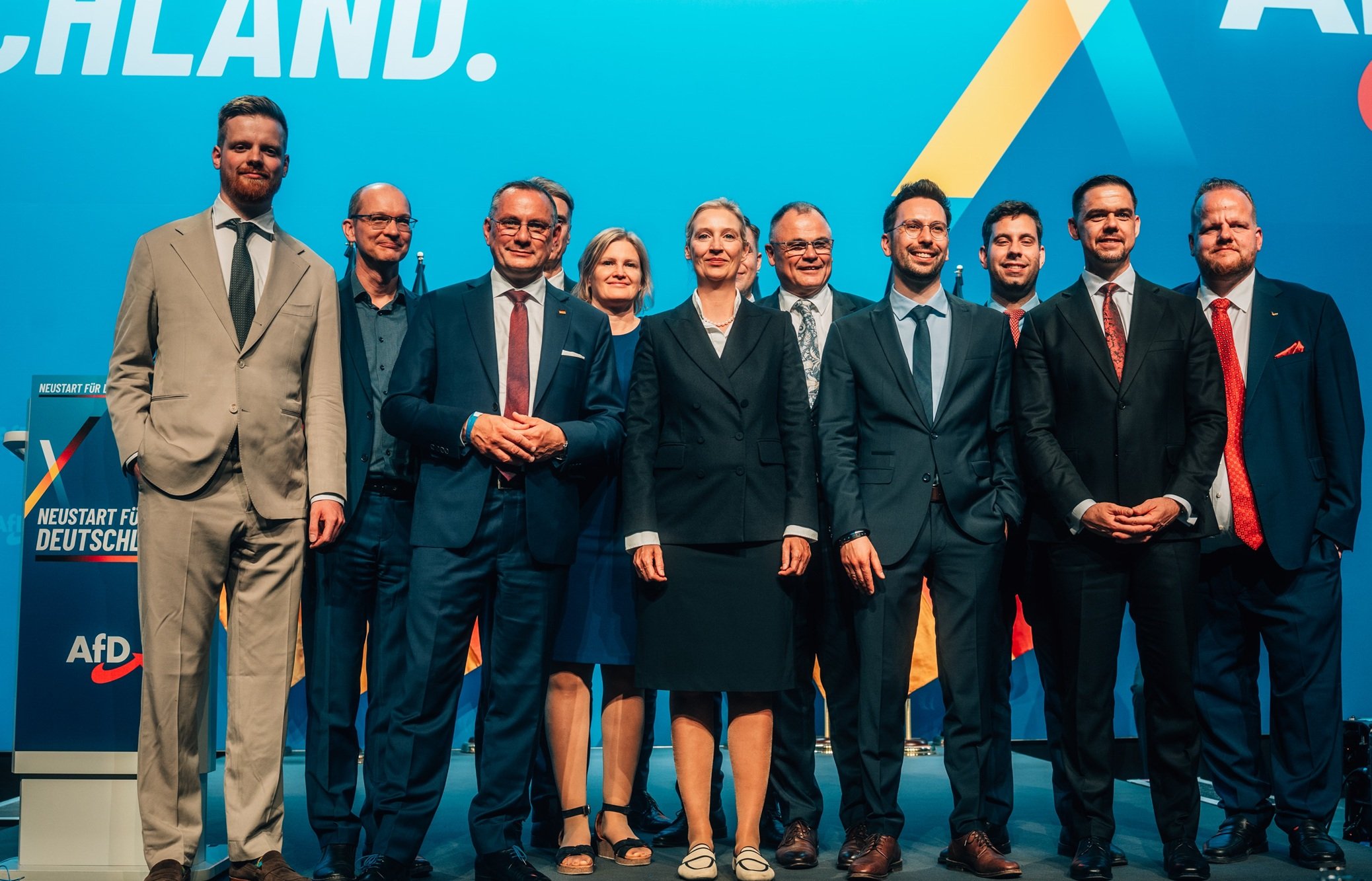 Los dos grandes partidos alemanes, cada vez menos grandes, el SPD y CSU (el PSOE y el PP españoles, respectivamente), quieren ilegalizar la AfD