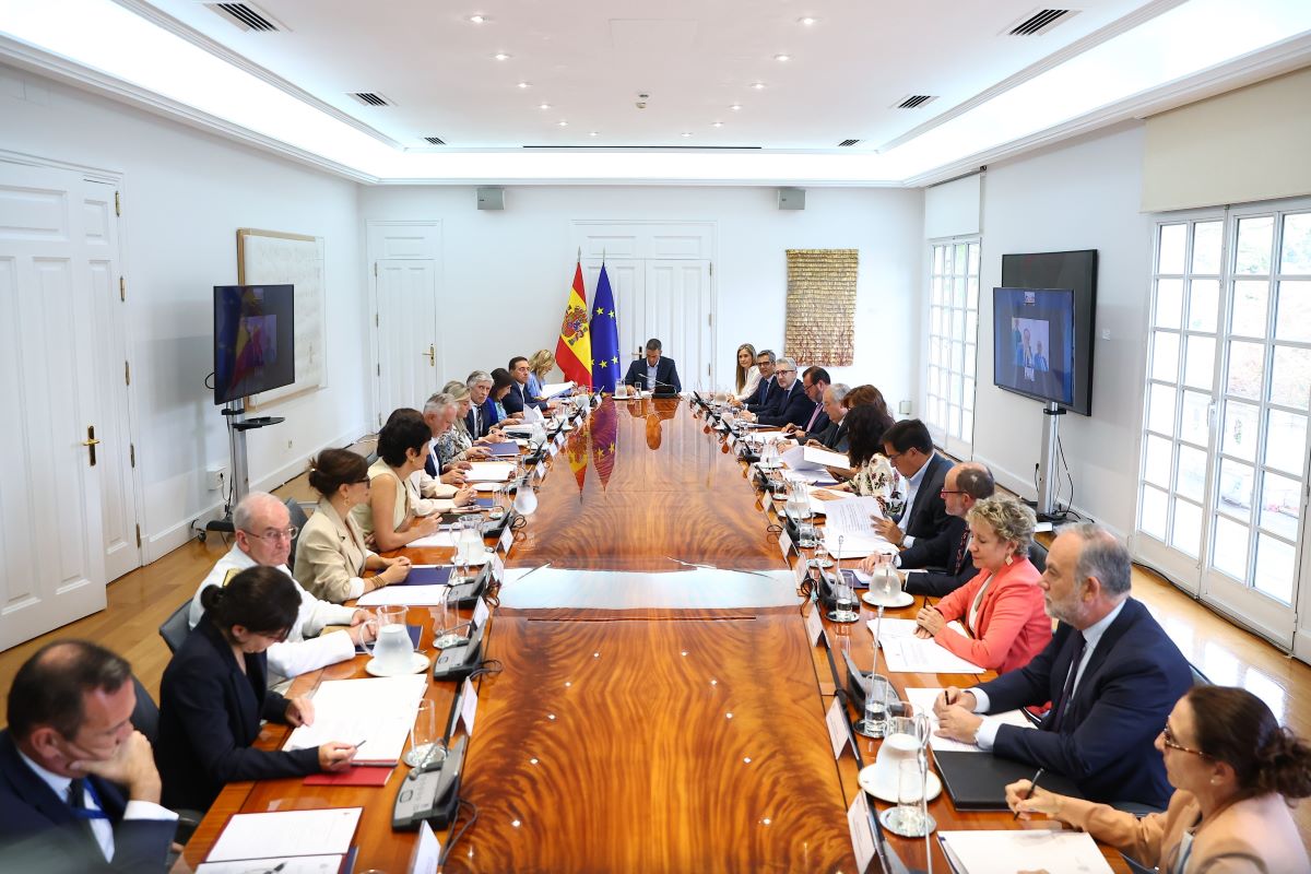 El Consejo de Seguridad Nacional lo convoca Moncloa y lo suele presidir el Jefe del Estado, o sea, el Rey, pero no ha sido así este 25 de agosto: lo ha presidido Pedro Sánchez, forzando el conflicto institucional con Felipe VI