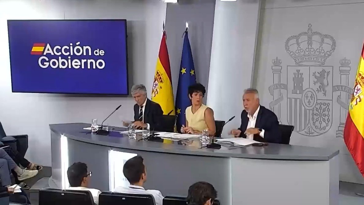 Resulta llamativo que, en plena crisis de Ceuta, Marlaska, acompañado de Saiz y Torres, anuncie dos proyectos de ley: el uno sobre derecho de asilo y el otro sobre los derechos de los extranjeros en España