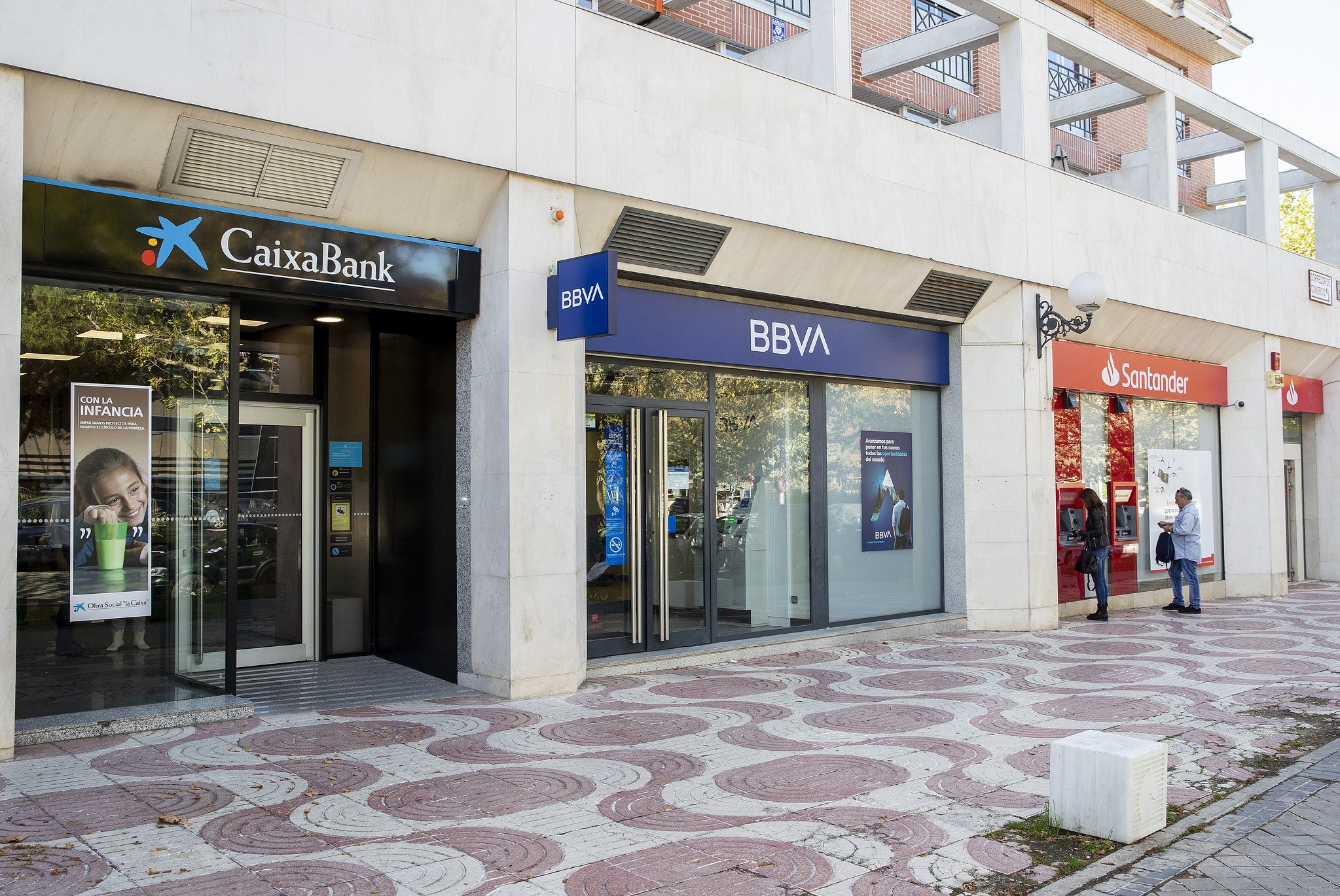 Las sucursales son imprescindibles, según los banqueros, pero cada vez hay menos / Foto: Pablo Moreno Las sucursales son imprescindibles, según los banqueros, pero cada vez hay menos / Foto: Pablo Moreno