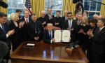 Trump firma la ley