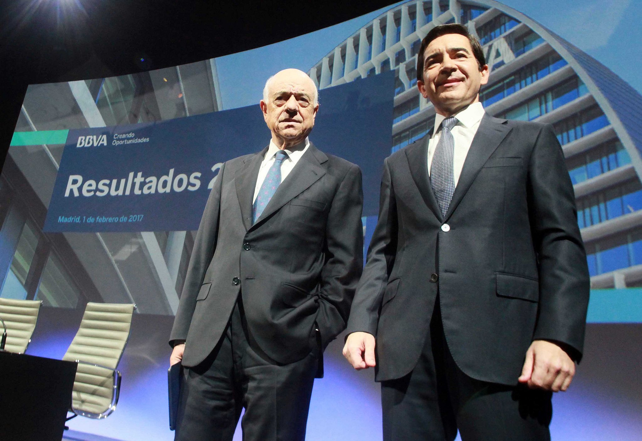 Carlos Torres (derecha) quiere que Francisco González dimita, pero éste no quiere marcharse Carlos Torres (derecha) quiere que Francisco González dimita, pero éste no quiere marcharse