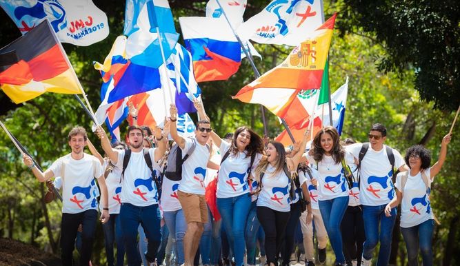 Jóvenes durante la JMJ en Panamá. El cristianismo merece la pena Jóvenes durante la JMJ en Panamá. El cristianismo merece la pena