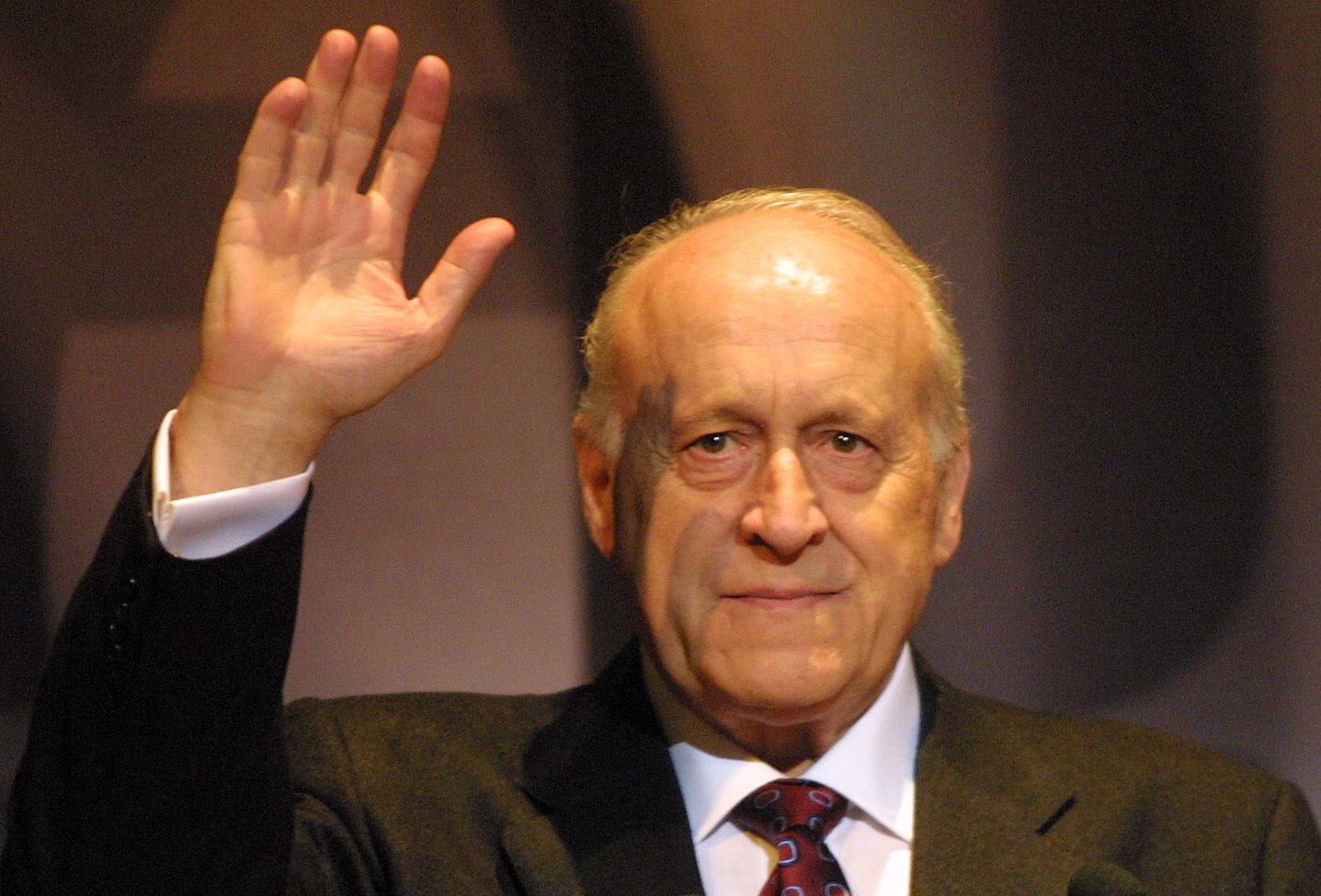 Arzalluz: unos menean el nogal y otros recogemos las nueces