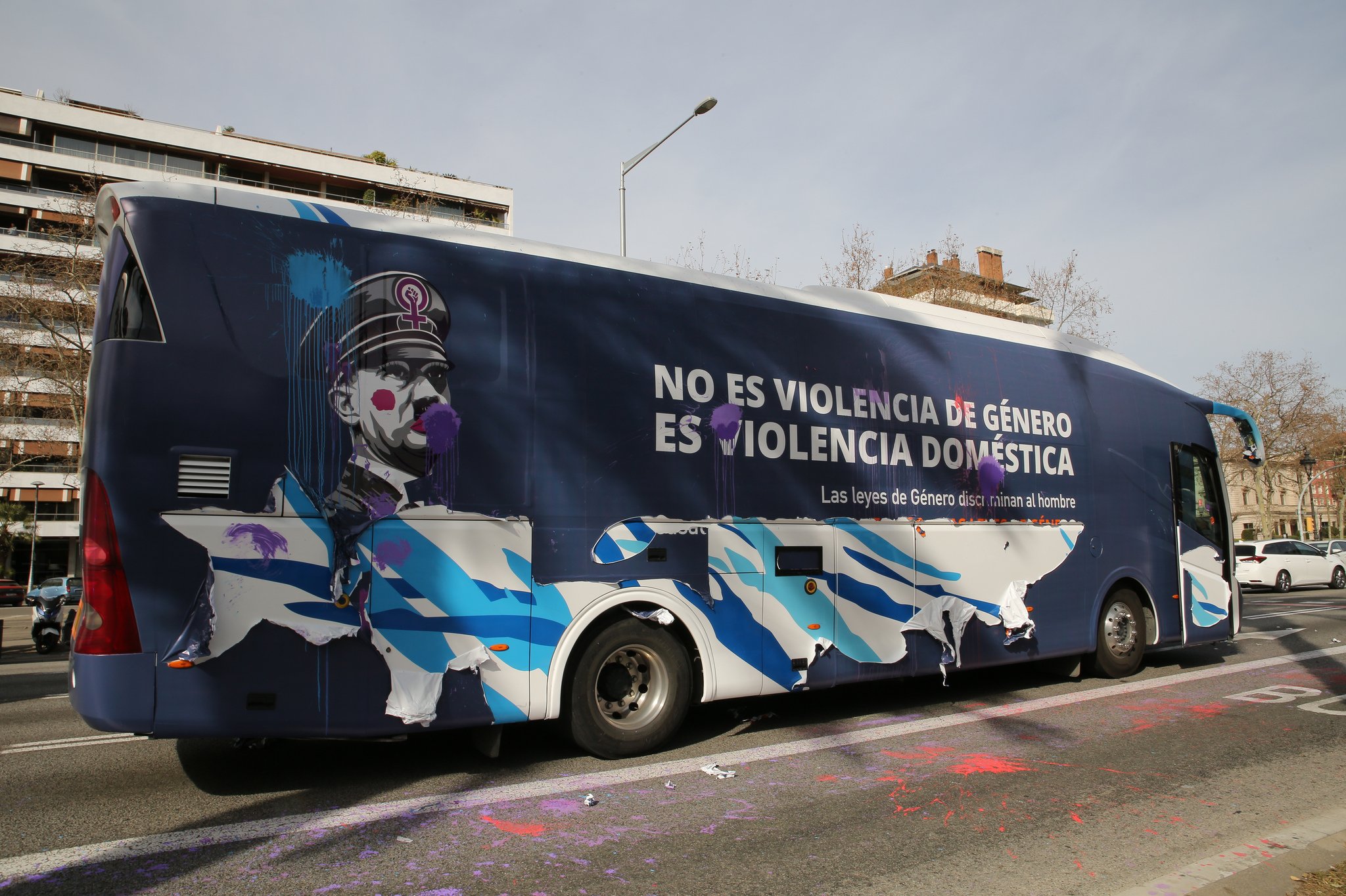 Autobús de Hazte Oír, atacado Barcelona Autobús de Hazte Oír, atacado Barcelona