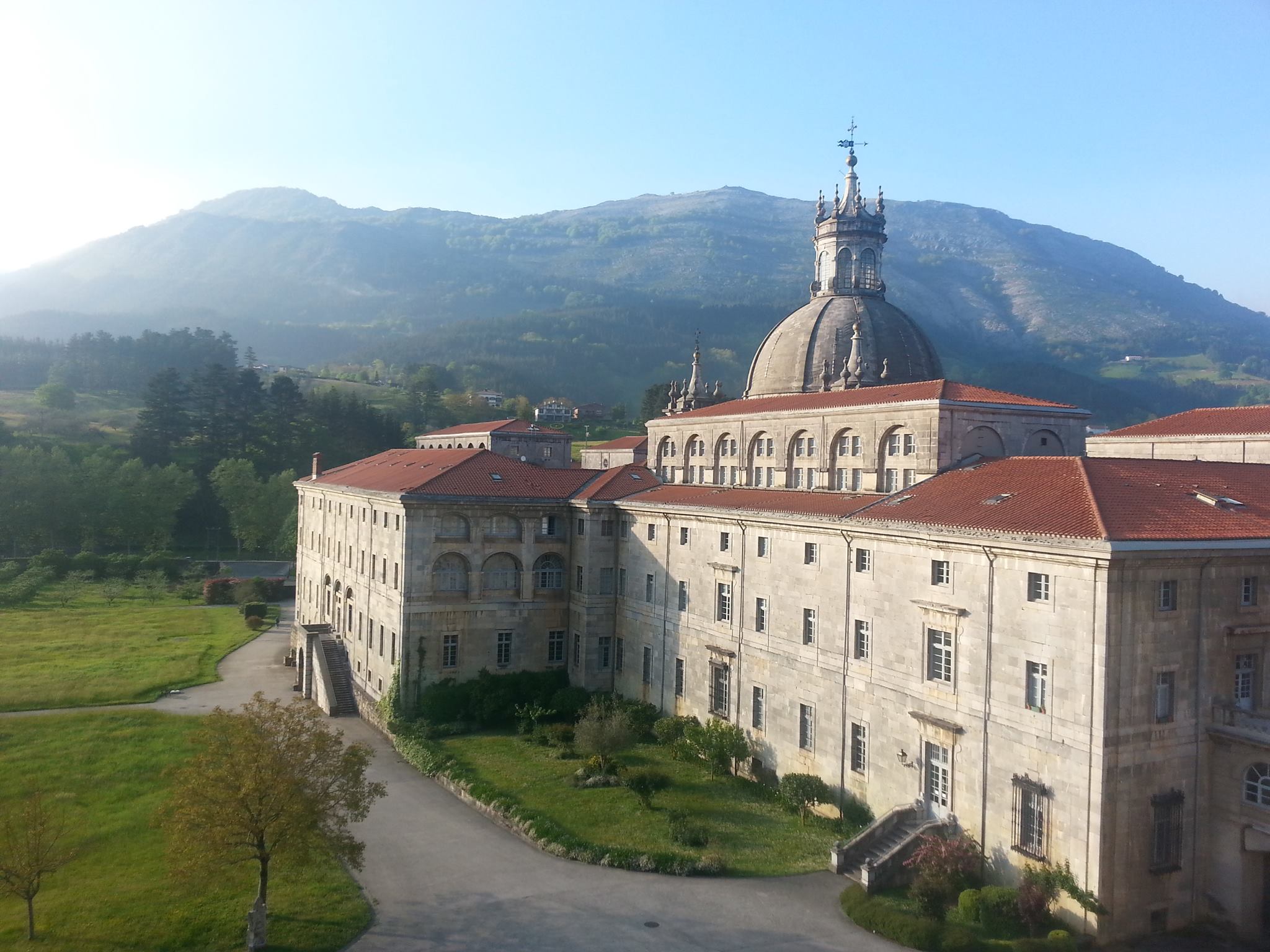En el noviciado de los jesuitas no se registran aglomeraciones.
