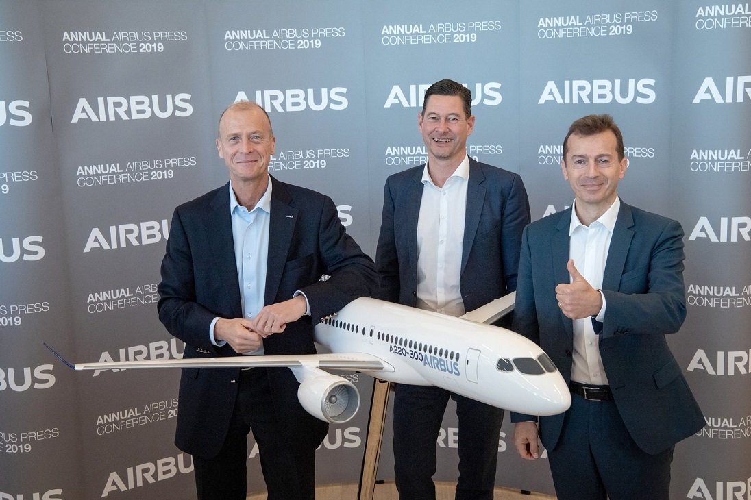 Los alemanes salientes Tom Enders y Harald Wilhelm junto al nuevo CEO, el francés Guillaume Faury Los alemanes salientes Tom Enders y Harald Wilhelm junto al nuevo CEO, el francés Guillaume Faury