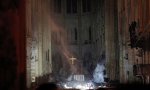 Cruz de la catedral de Notre Dame después del incendio