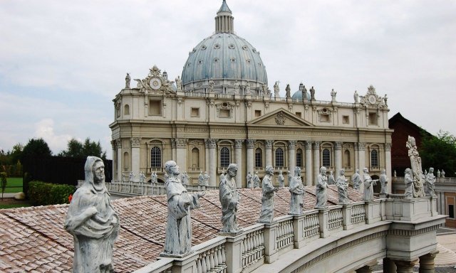 La Iglesia no tiene que chivarse del cura pederasta: tiene que expulsarle