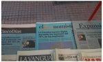 Los tres diarios económicos españoles ('Expansión', 'El Economista' y 'Cinco Días') han amanecido en los quioscos vestidos de azul