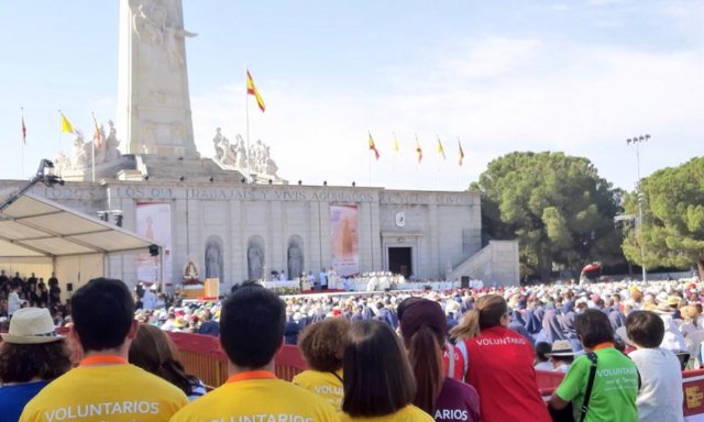 Consagración clandestina...y multitudinaria