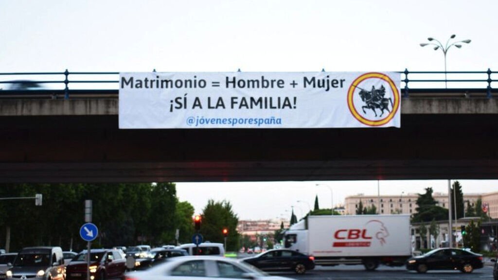 Pancarta de la Asociacion Jóvenes por España