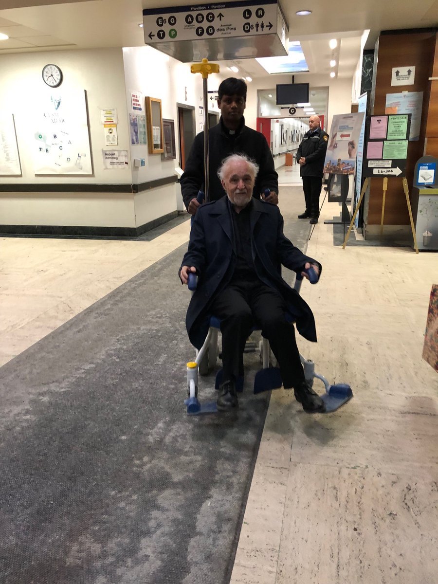 El padre Claude Grou fue agredido mientras oficiaba una misa