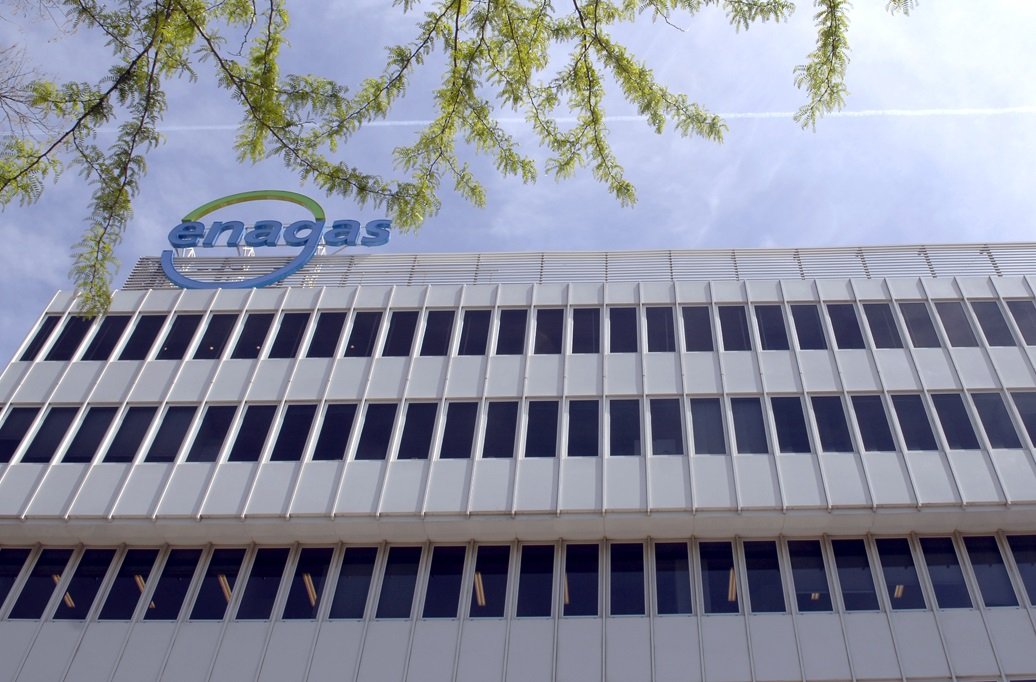 Enagás es la gestora del sistema gasista español, por eso el nivel de las retribuciones, y menos tras la propuesta de recorte de la CNMC, no es baladí
