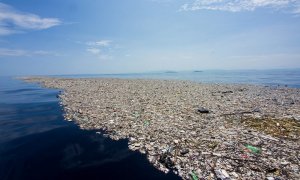 Hace un par de años ya había más de 100.000 toneladas de plástico flotando o formando islas de basura en el Pacífico, pero el resto de océanos y mares no se quedaba atrás
