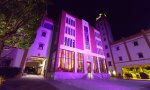 La Asociación Española contra el Cáncer promueve la 'Noche Mágica' durante la cual se iluminan de color rosa edificios emblemáticos de las ciudades