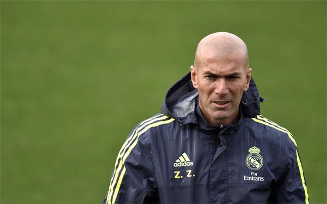 El gilipollas de Zidane sí se merece una buena 'ostia' El gilipollas de Zidane sí se merece una buena 'ostia'