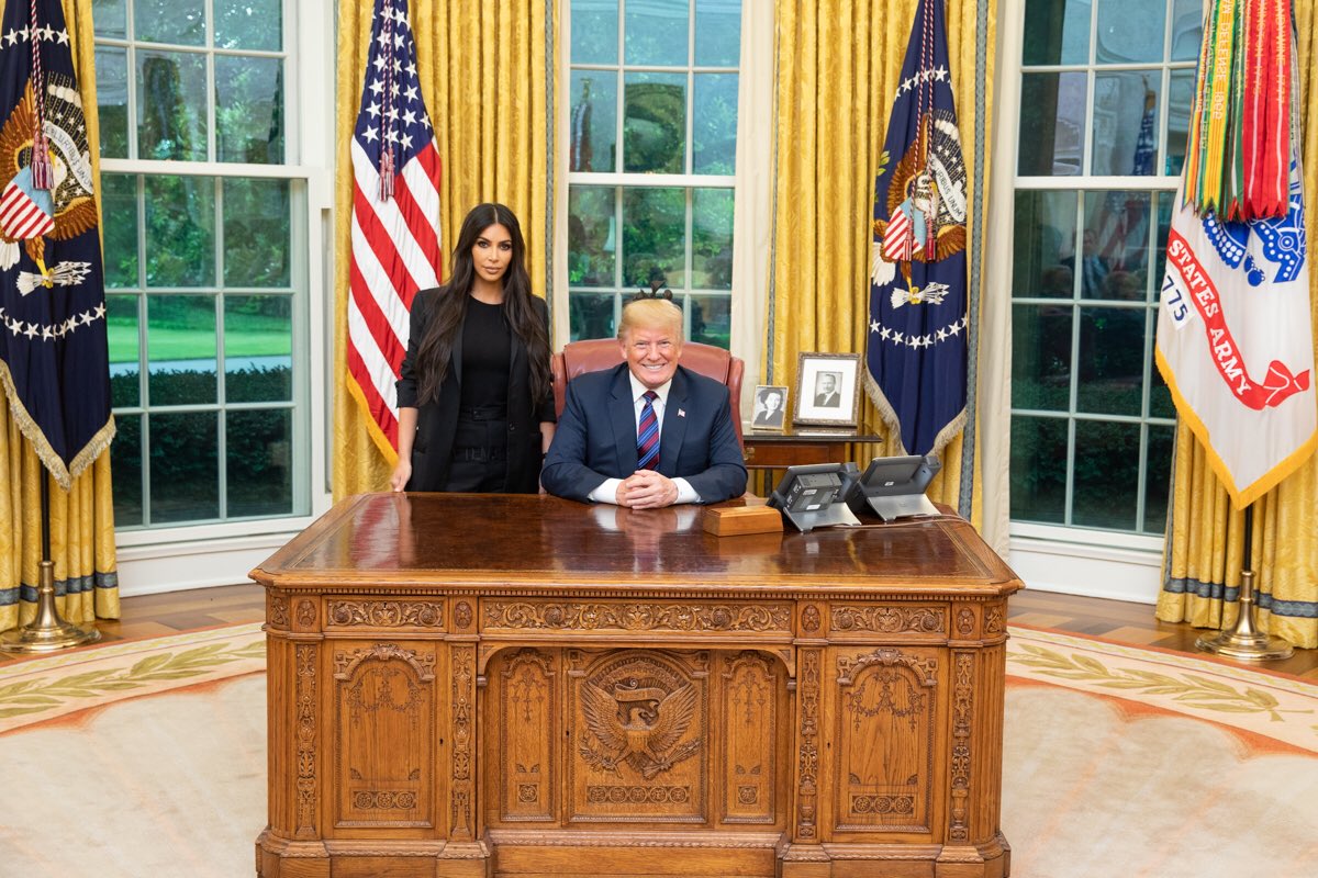 Kim, la Kardashian estresada, visita la Casa Blanca para una reforma penal norteamericana Kim, la Kardashian estresada, visita la Casa Blanca para una reforma penal norteamericana