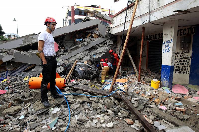 España ayuda a Ecuador tras el terremoto con personal de la UME y material humanitario España ayuda a Ecuador tras el terremoto con personal de la UME y material humanitario