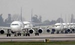 El Gobierno dice que “no se plantea cerrar el tráfico aéreo” pero lo restringe en los aeropuertos  de Baleares y Canarias