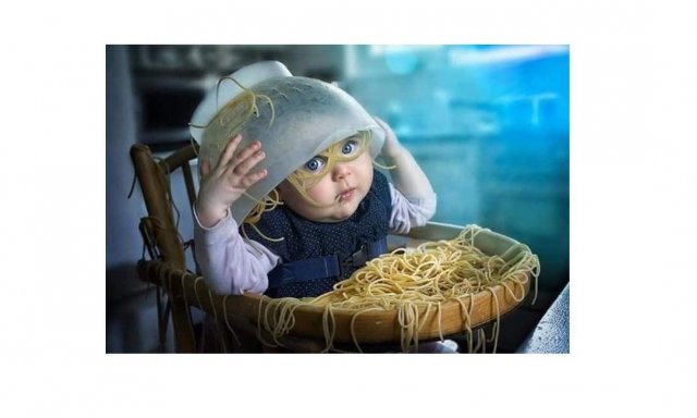 Niño y espaguettis ok
