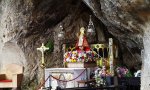 Virgen de Covadonga en su cueva. Allí empezó la Reconquista y la evangelización de América
