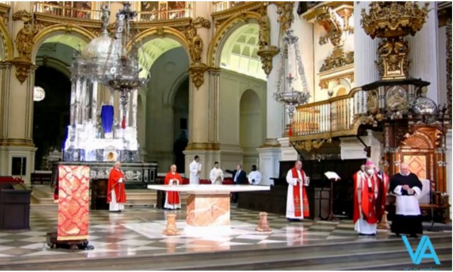 Desalojo de la catedral de Granada el Viernes Santo