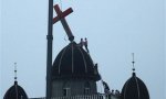 Los cristianos chinos se rebelan contra la dictadura comunista y colocan cruces en sus casas
