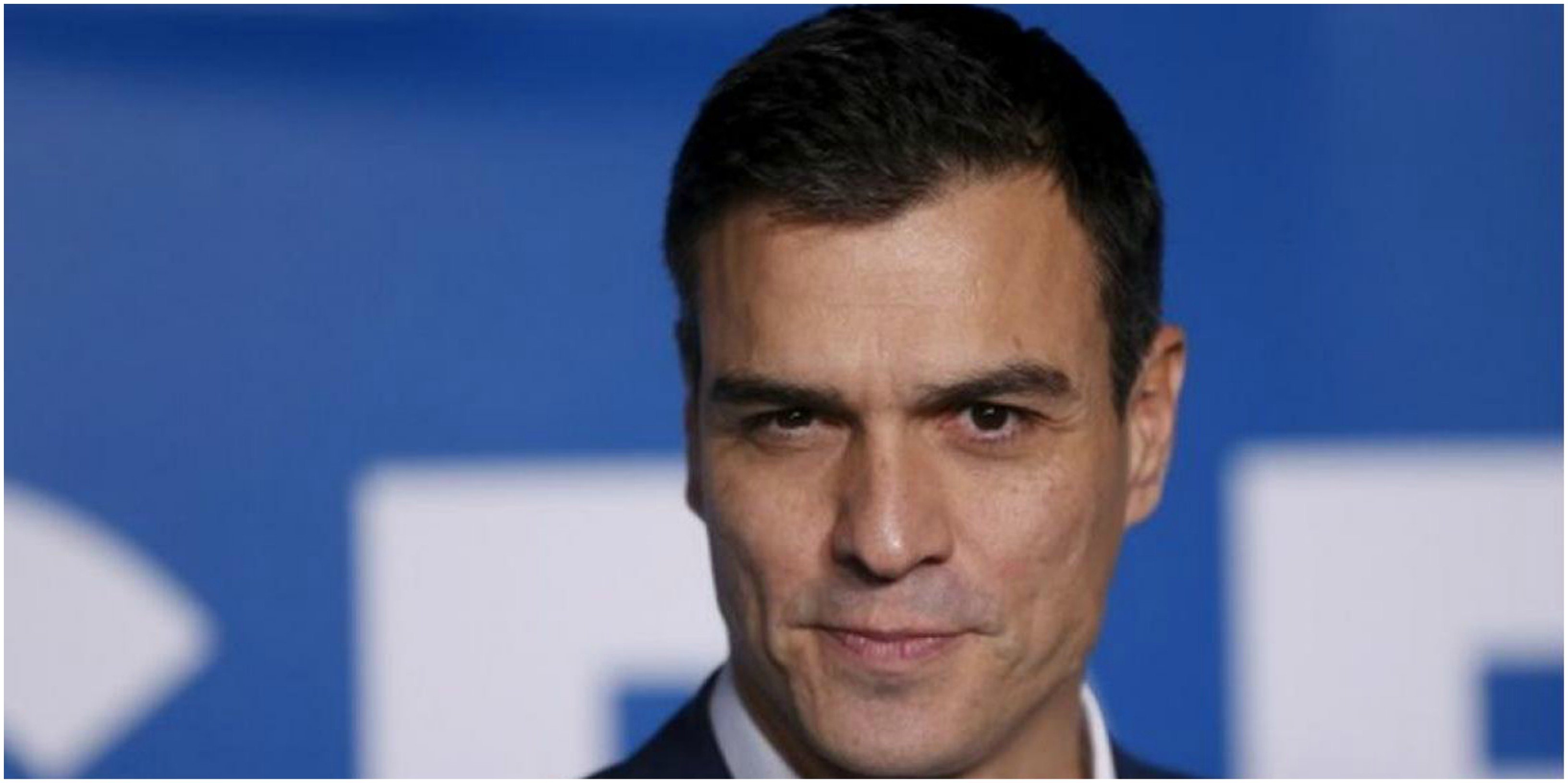 “Mecachis, qué guapo soy" ¿Crisis de Gobierno? Imposible: el que sobra es Sánchez