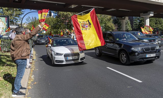 Gente y coches