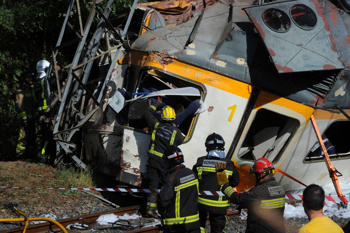 Otro accidente ferroviario en Galicia al menos cuatro muertos y medio