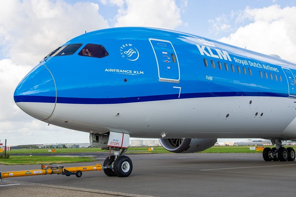 KLM pertenece al grupo aéreo Air France-KLM, el cual tuvo unas pérdidas de 6.078 millones de euros y un Ebitda negativo de 1.282 millones en los nueve primeros meses KLM pertenece al grupo aéreo Air France-KLM, el cual tuvo unas pérdidas de 6.078 millones de euros y un Ebitda negativo de 1.282 millones en los nueve primeros meses