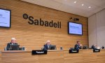 La de este lunes ha sido la última rueda de prensa de Tomás Varela (primero por la izquierda) y de Jaime Guardiola (tercero por la izquierda) como ejecutivos del Sabadell