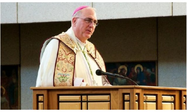 El arzobispo de Kansas, Joseph Naumann, habla claro contra Biden