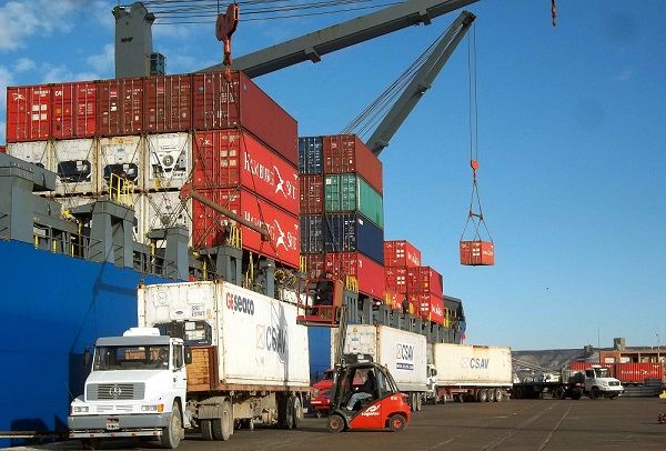 En el tercer trimestre, han aumentado las tarifas por contenedor estándar (de 1.909 dólares a 3.561) y los precios de los fletes y sólo un 0,6% de los cargueros mundiales han estado inactivos En el tercer trimestre, han aumentado las tarifas por contenedor estándar (de 1.909 dólares a 3.561) y los precios de los fletes y sólo un 0,6% de los cargueros mundiales han estado inactivos