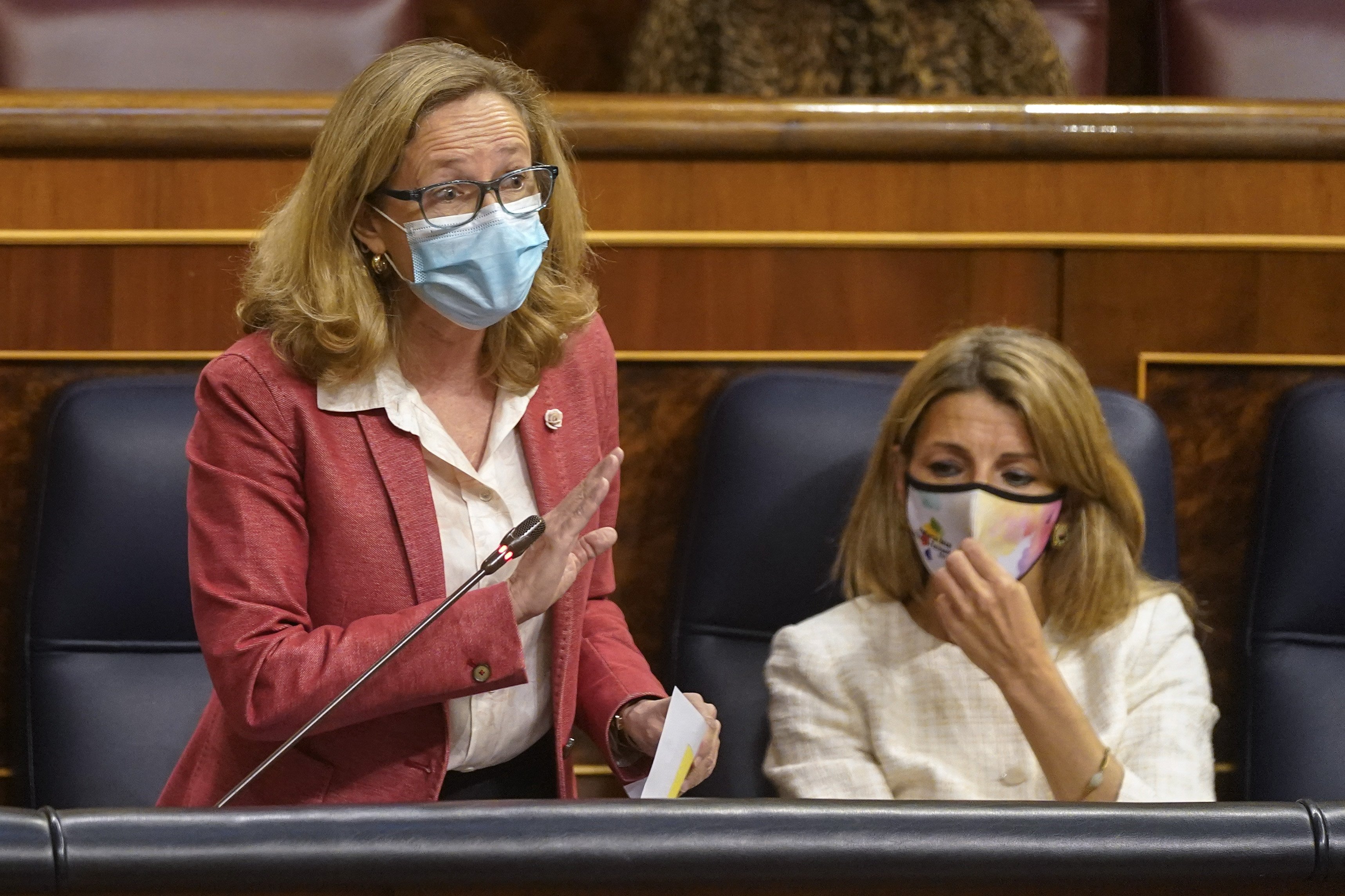 Nadia Calviño asegura que el Gobierno ya ha hablado en varias ocasiones con el Banco de España sobre las excesivas remuneraciones de los banqueros Nadia Calviño asegura que el Gobierno ya ha hablado en varias ocasiones con el Banco de España sobre las excesivas remuneraciones de los banqueros