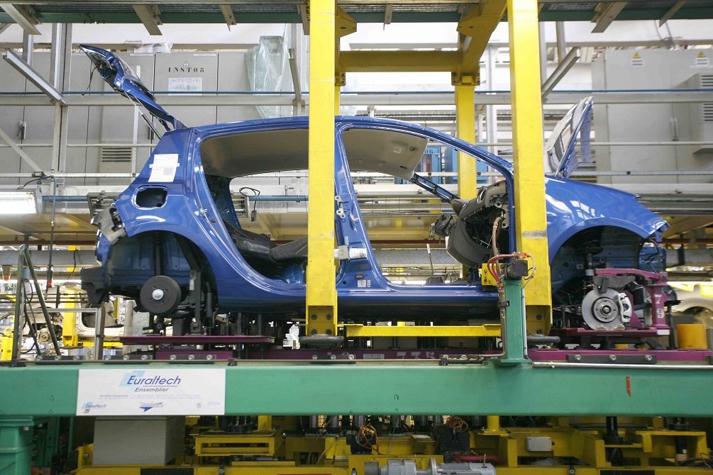 La producción y la exportación de vehículos, al igual que las ventas, siguen en caída en España