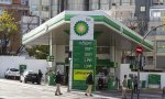 BP se recupera gracias al alza de precios del petróleo, aunque sigue queriendo reducir su dependencia de los hidrocarburos