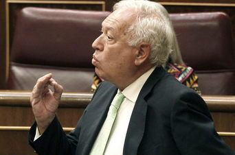 Tontuna parlamentaria. Margallo habla de "sectarismo religioso". Es decir, que los cristianos sectarios están masacrando musulmanes en Siria Tontuna parlamentaria. Margallo habla de "sectarismo religioso". Es decir, que los cristianos sectarios están masacrando musulmanes en Siria