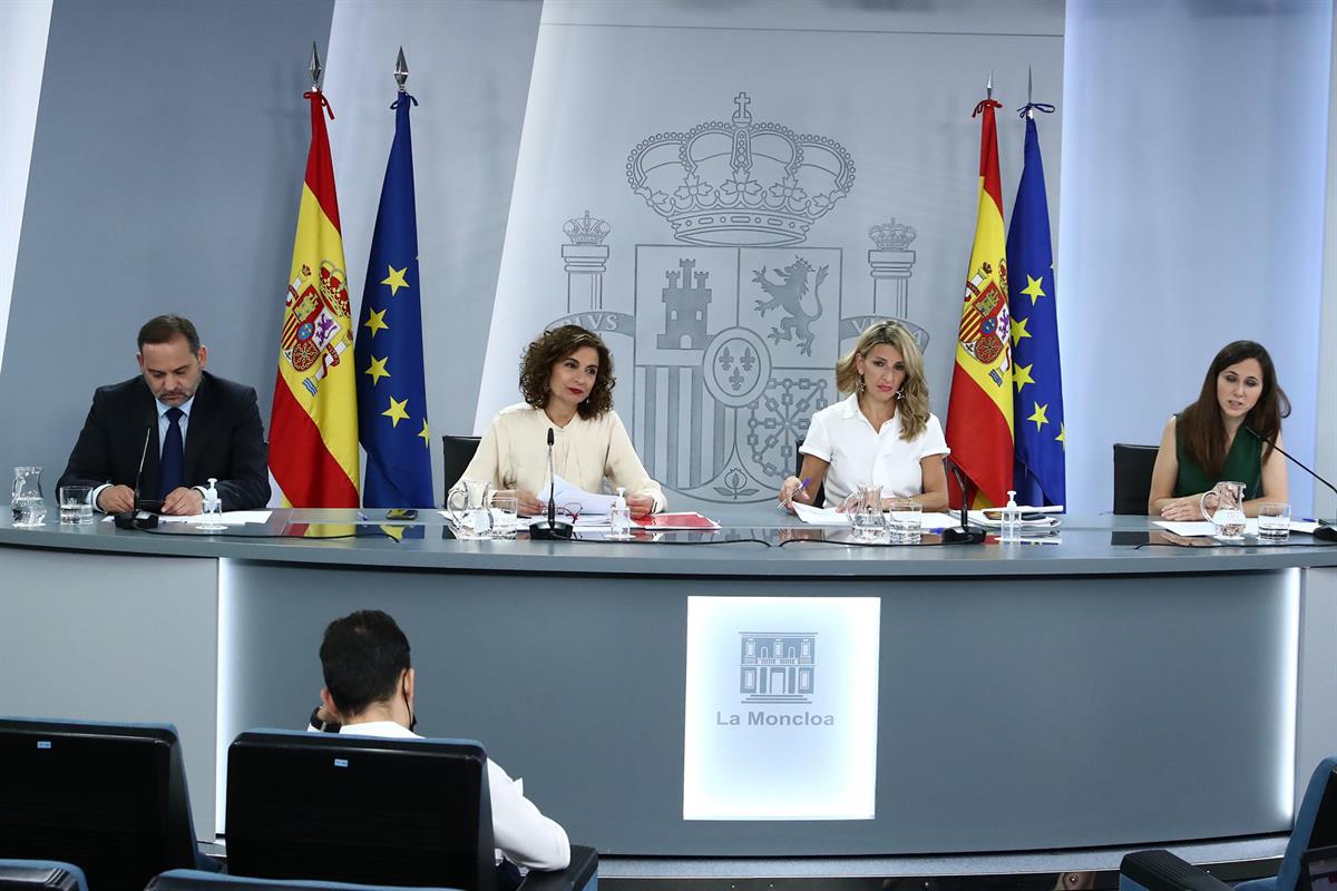 Consejo de Ministros 8. ¿Por qué mientes Yolanda? El Banco de España sí ha dicho que la subida del Salario mínimo ha reducido empleo Consejo de Ministros 8. ¿Por qué mientes Yolanda? El Banco de España sí ha dicho que la subida del Salario mínimo ha reducido empleo