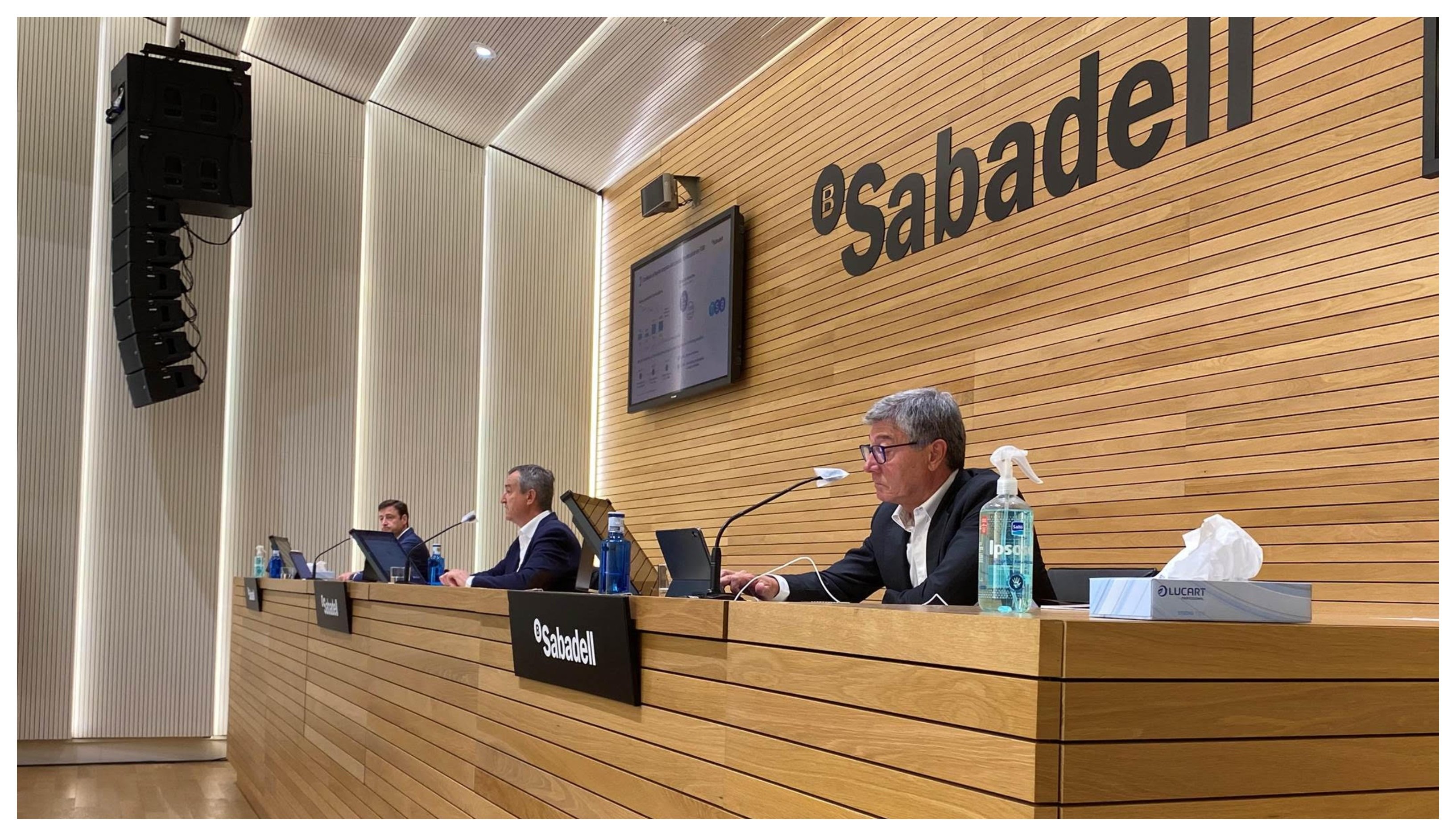 A lo mejor el esquema Chairman del BCE funciona: González-Bueno mantiene “excelentes relaciones” con el presidente Pep Oliu A lo mejor el esquema Chairman del BCE funciona: González-Bueno mantiene “excelentes relaciones” con el presidente Pep Oliu