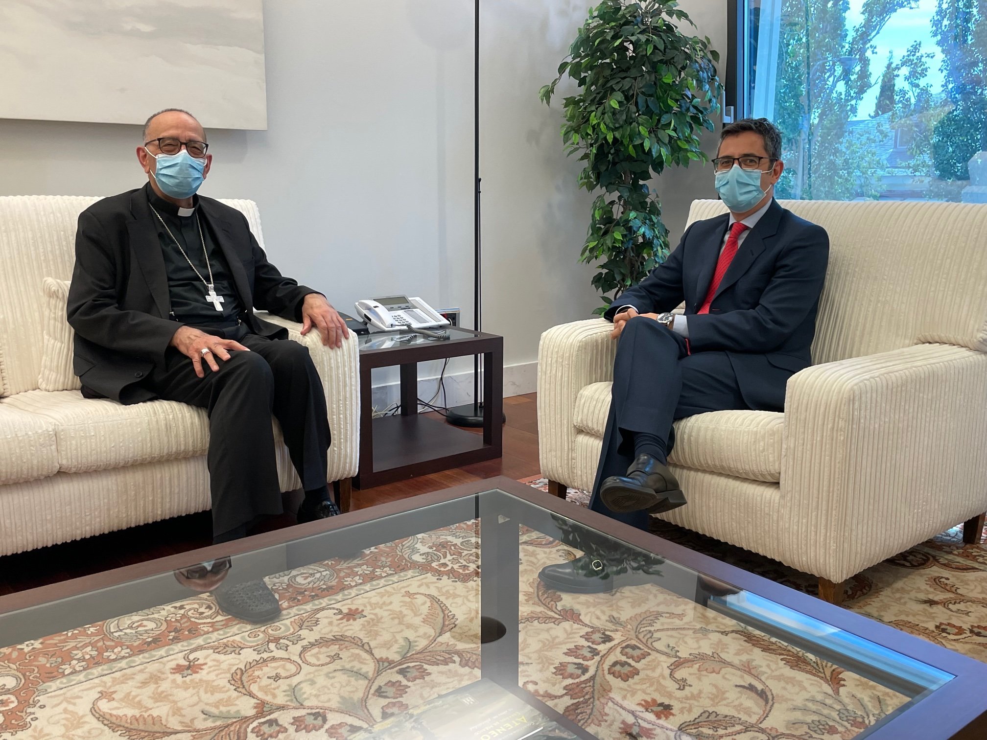 El cardenal Juan José Omella y el ministro Félix Bolaños El cardenal Juan José Omella y el ministro Félix Bolaños