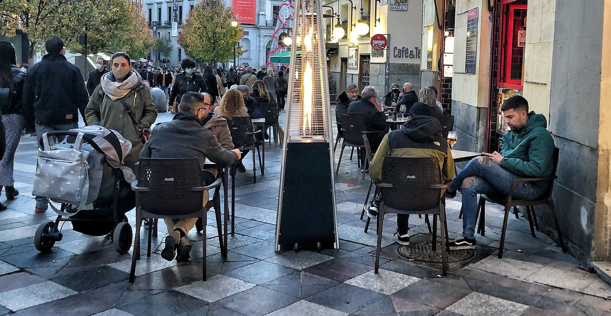 Getafe estrena la ordenanza que sanciona hasta con 1.500 euros permitir cantar a los clientes Getafe estrena la ordenanza que sanciona hasta con 1.500 euros permitir cantar a los clientes