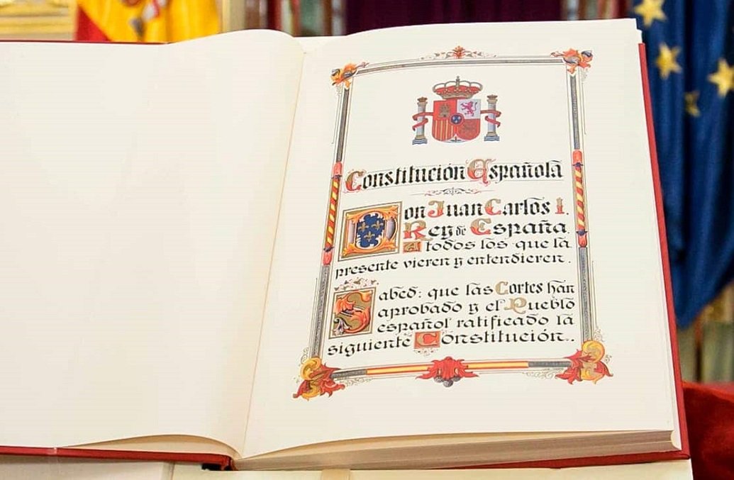 Los políticos han abusado y maltratado la Constitución, buscando principal y únicamente sus intereses partidistas Los políticos han abusado y maltratado la Constitución, buscando principal y únicamente sus intereses partidistas