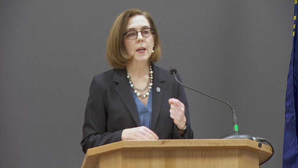 La gobernadora de Oregón, Kate Brown, es democráta y progre... y ahora igualará a la baja