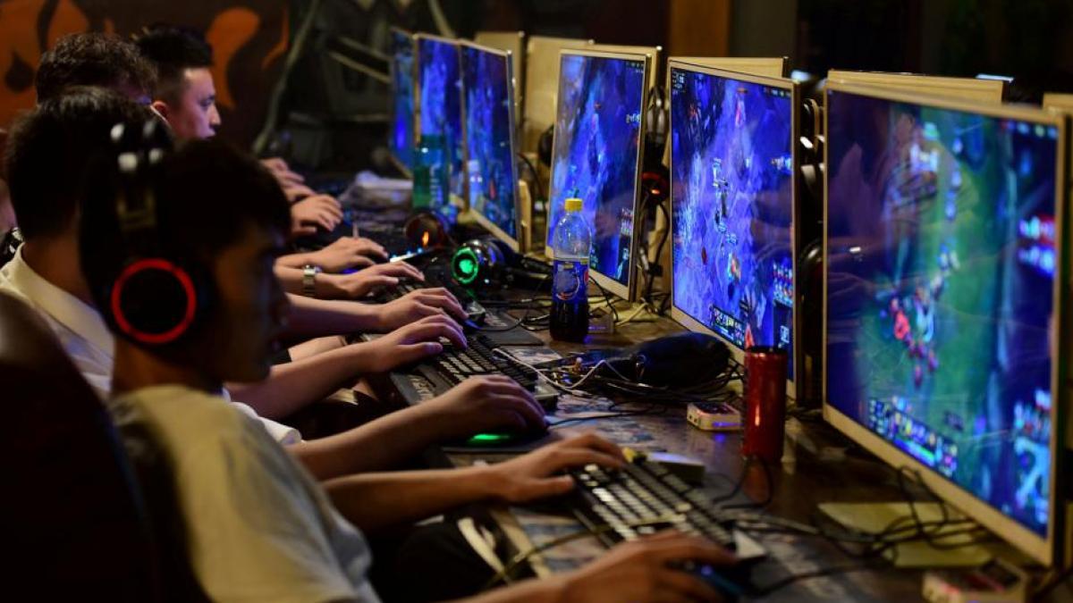 China prohibe jugar más de tres horas a la semana a videojuegos. Mal hecho China prohibe jugar más de tres horas a la semana a videojuegos. Mal hecho