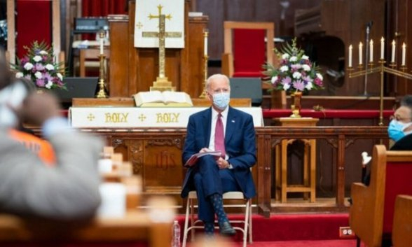Biden guarda silencio ante los ataques a las iglesias en...