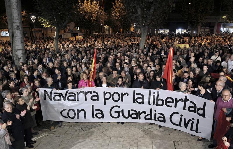 Navarros apoyan a la Guardia Civil en Navarra